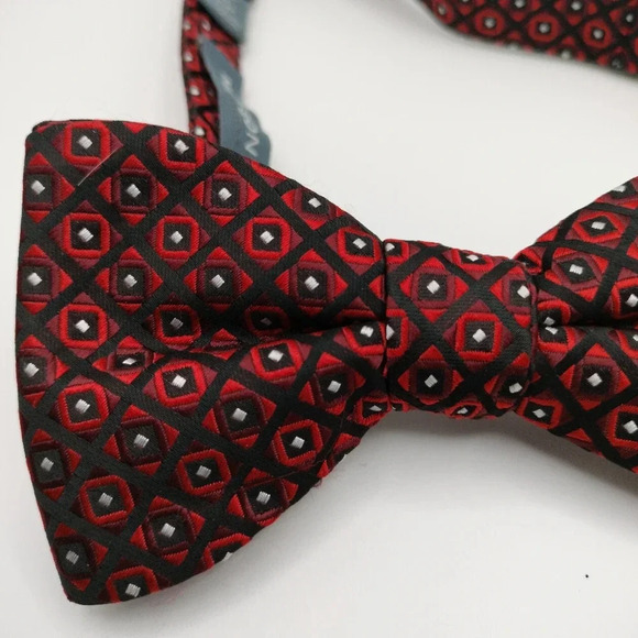 Madison Men's Silk Bow Tie Adjustable Closure Red Black Geometric Square - Picture 2 of 8
